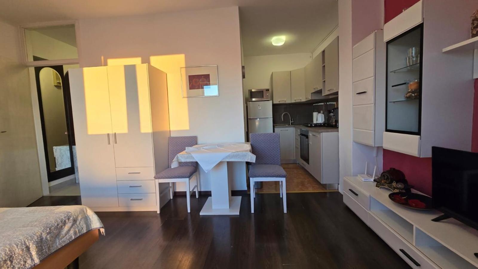 Studio Apartment Ljubica For 2 Persons 150M From The Beach Poreč Exteriör bild